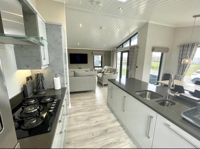 *Luxury Holiday Home With Hot Tub Close To Beach* Penally Exterior foto